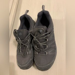 Selling a pair of Salomon Trail running shoes.